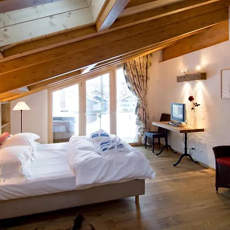 Chalet Courmayeur: Your Alpine Sanctuary Lägenhet *