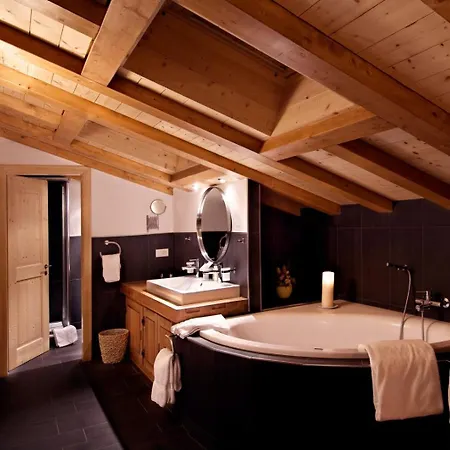 Chalet Courmayeur: Your Alpine Sanctuary Courmayeur
