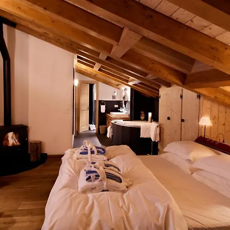 Chalet Courmayeur: Your Alpine Sanctuary 库马约尔